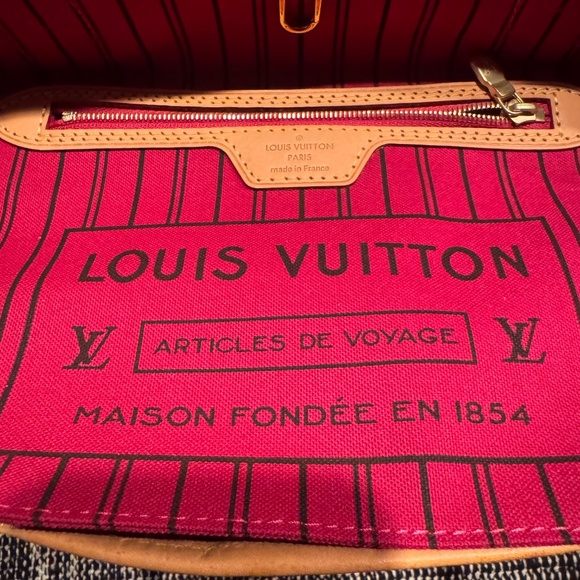 Louis Vuitton Neverfull PM in Monogram and Pivoine - Picture 4 of 9